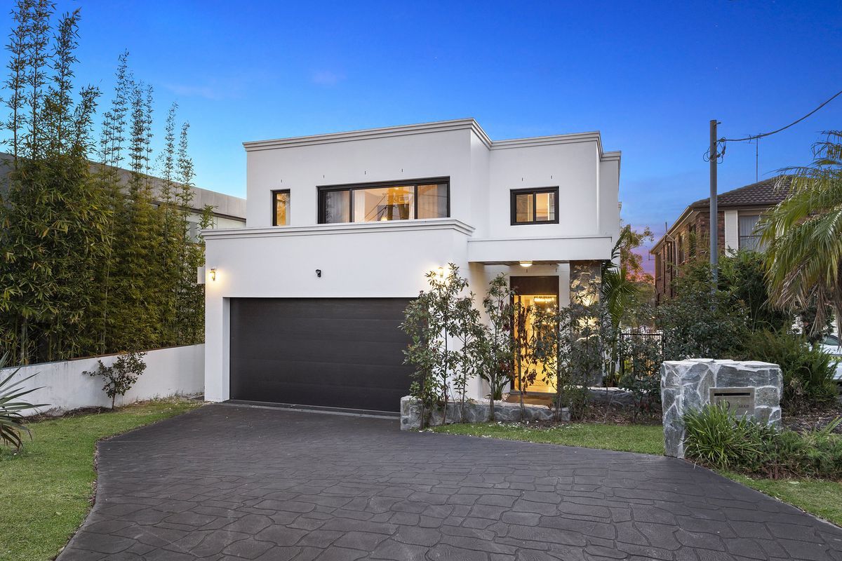 Contemporary family residence